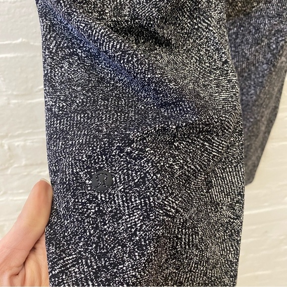 Lululemon || On The Fly Pant 28" Feathered Jacquard Black White 4 - Picture 4 of 9